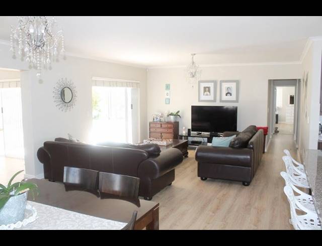 4 BEDROOM HOUSE FOR SALE IN SUNNINGDALE
